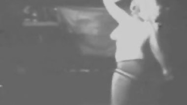 Titty shakin Jenny Lee
