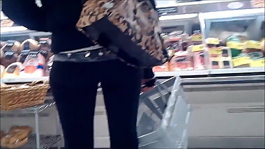 Nice Blonde with with shaped ass in leggings