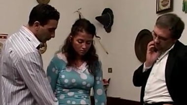 Pere demande a son fils de baiser sa servante