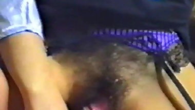 Auf die behaarte Muschi gespritzt