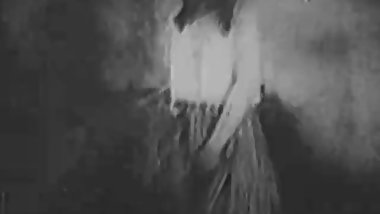 Awesome Babe Masturbating in the Barn (1930s Vintage)