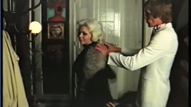 Blonde cougar has sex with gigolo - vintage