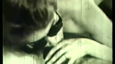 horny guy and hot chick - circa 60s