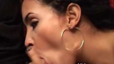 la signora esibizionista al parcheggio del super mercato