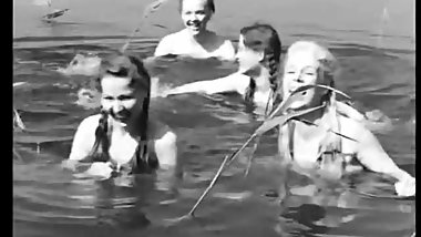 Tytot ja pojat samasta kylasta (1951)