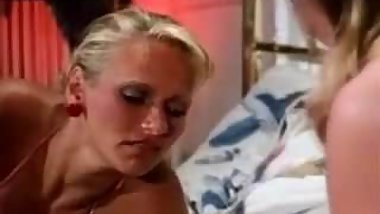 SUNTANNED RETRO MUMMY & GAL - FINE GIRL-ON-GIRL SCENE