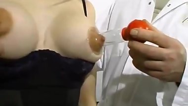 maude baccardi manipulee chez le docteur