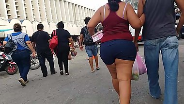Culona caminando