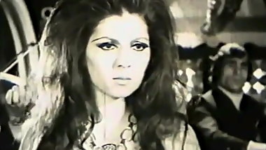 Foroozan in 'Mikhake Sefid' movie