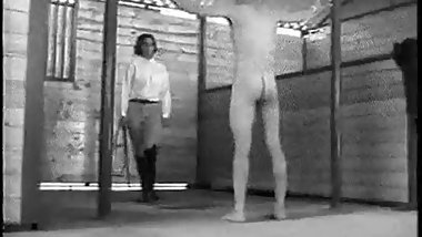 slave whipped by riding mistress(blak)