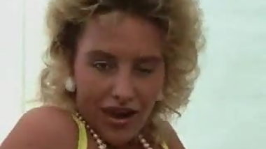 Natural Tundi Shaking her Juggs